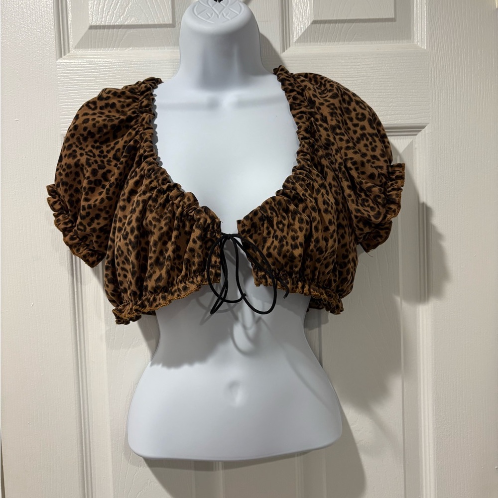 SHEIN Prive’ off shoulder leopard print crop top